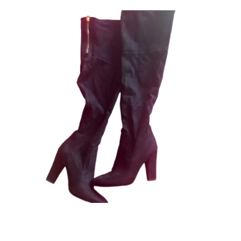 Ivanka Trump Knee high black boots suede feel EUC